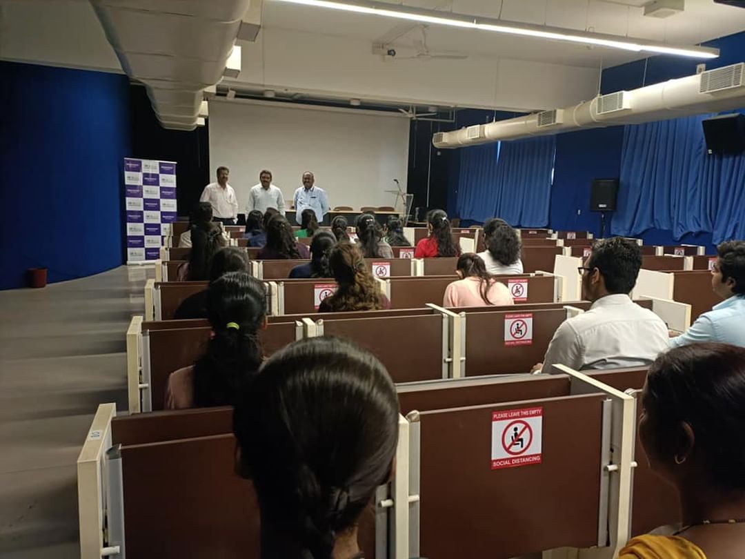 दिनांक २५ फेब्रुवारी २०२२ रोजी मुंबई विद्यापीठ सिनेट श्री.मिलिंद साटम यांनी पदवीधर विद्यार्थ्यांकरता मुंबई विद्यापीठ कलिना परिसरातील नॅनो सायन्स इमारतीमध्ये The Confederation of Indian Industry च्या माध्यमातून जॉब ड्राईव्ह चे आयोजन करण्यात आले होते.या मध्ये १०० हून अधिक विद्यार्थ्यांनी सहभाग घेतला. या जॉब ड्राईव्ह मध्ये Byju's ,मॉन्स्टर, आयसीआयसीआय बँक अशा अनेक कंपन्यांनी सहभाग घेतला होता. या कार्यक्रमास CII चे महाराष्ट्र प्रमुख श्री.दयाळ साहेब व नॅनो सायन्स चे डायरेक्टर डॉ.समीर कुलकर्णी यांचे मोलाचे सहकार्य लाभले.