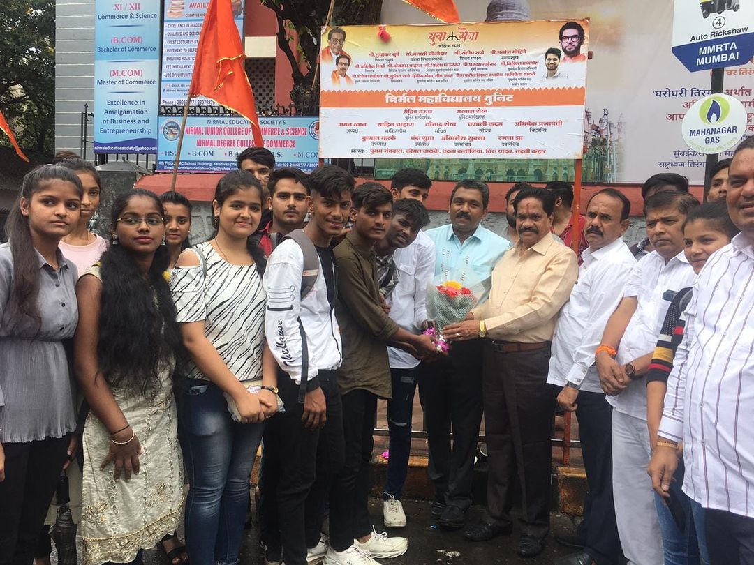 आज दिनांक ४ ऑगस्ट २०२२ रोजी कांदिवली पश्चिम येथील कांदिवली KES कॉलेज व निर्मल कॉलेज तसेच बोरवली पच्छिम येथील गोखले कॉलेज येथे युवा सेना कक्षाची स्थापना करण्यात आली. युवासेना कक्षाचे उद्घाटन प्रमुख अतिथी युवासेना सचिव श्री.वरुण सरदेसाई साहेब यांच्या हस्ते पार पडले.या कार्यक्रमास विभाग प्रमुख श्री. सुधाकर सुर्वे व विभाग क्र १ चे विभाग प्रमुख श्री.विलास भाई पोतनीस व मुंबई विद्यापीठ सिनेट सदस्य श्री.मिलिंद साटम उपस्थित होते.